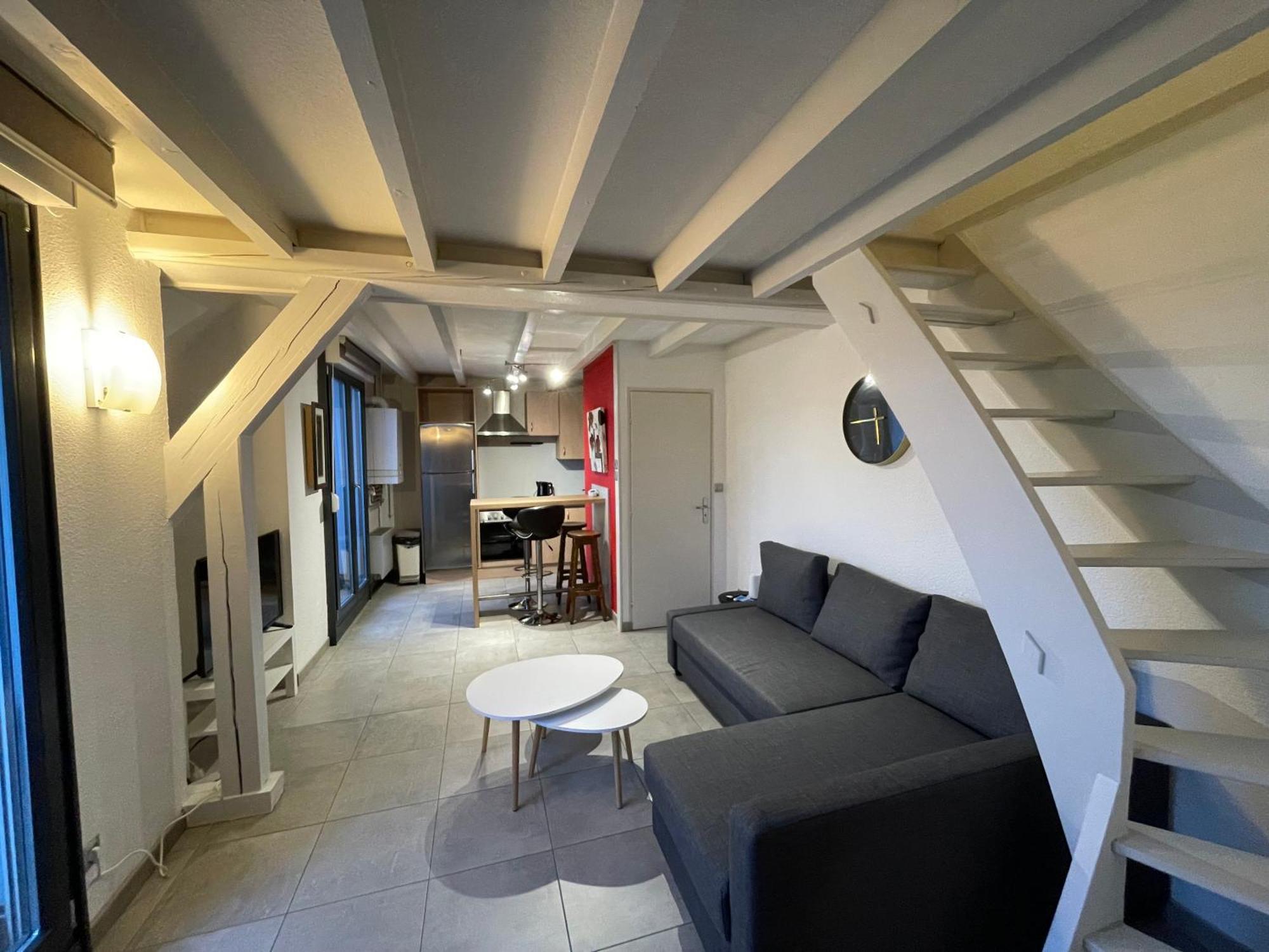 Fathala - Appartement Lumineux En Dernier Etage - Face A La Gare Routiere 萨尔堡 外观 照片