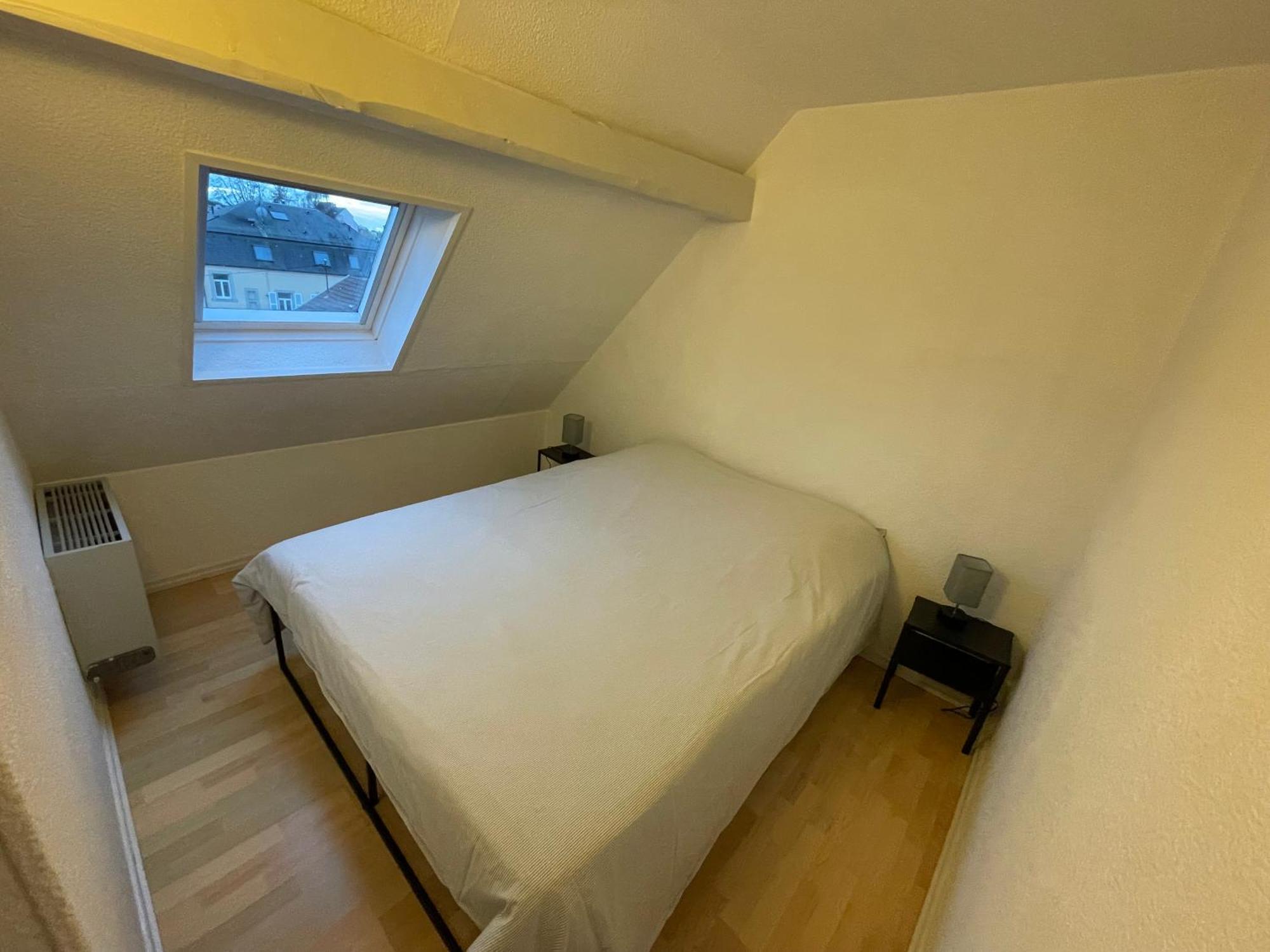 Fathala - Appartement Lumineux En Dernier Etage - Face A La Gare Routiere 萨尔堡 外观 照片