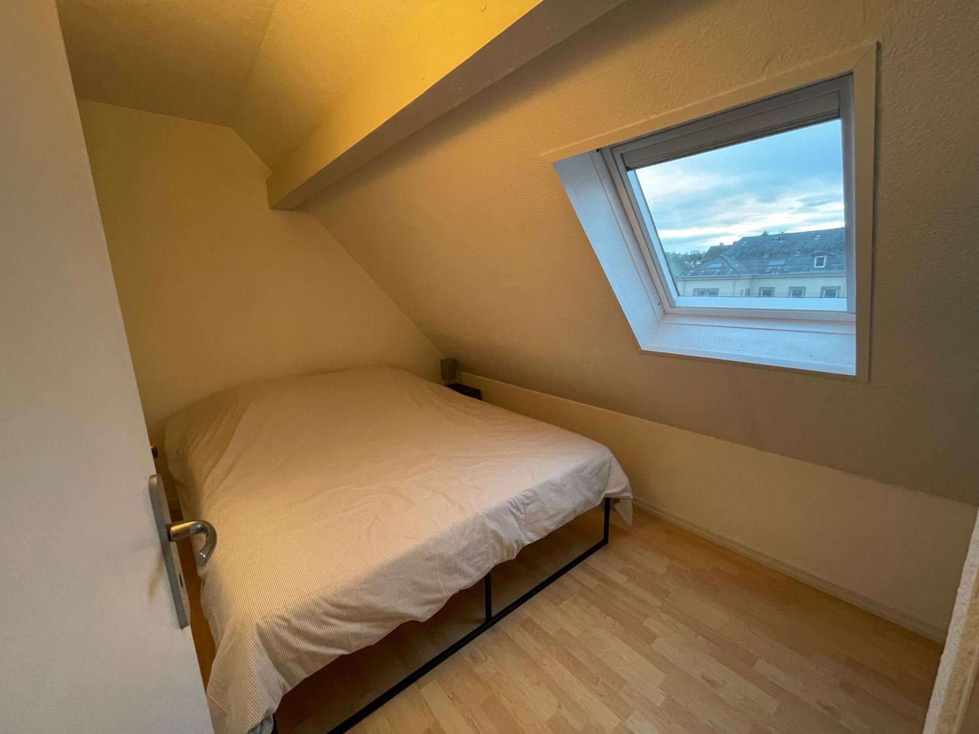 Fathala - Appartement Lumineux En Dernier Etage - Face A La Gare Routiere 萨尔堡 外观 照片