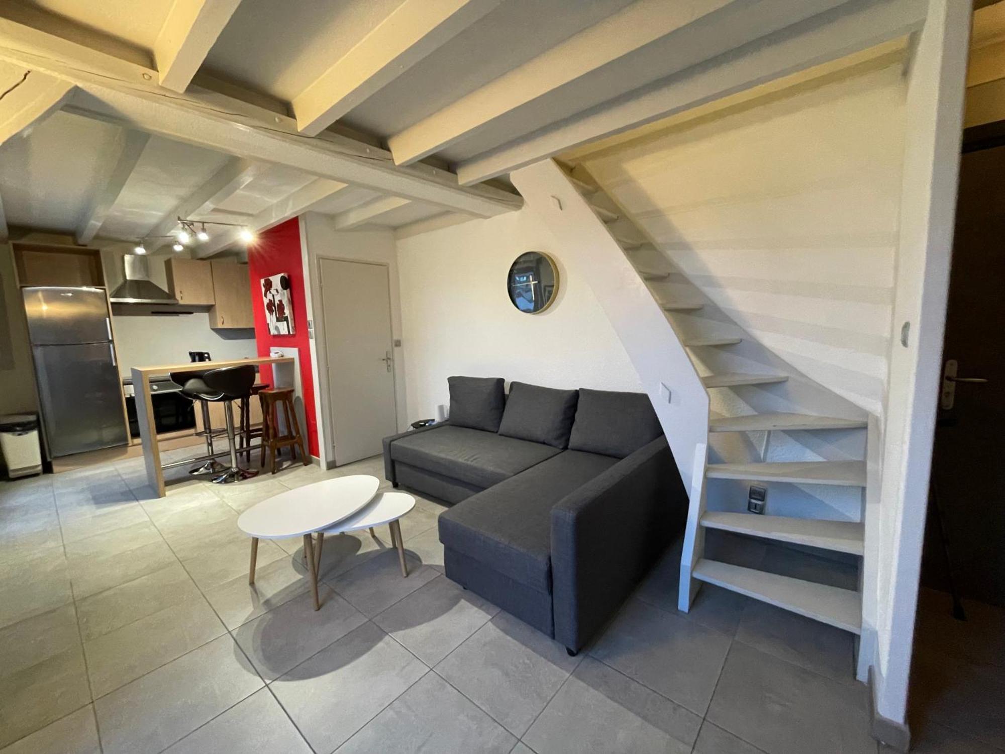Fathala - Appartement Lumineux En Dernier Etage - Face A La Gare Routiere 萨尔堡 外观 照片